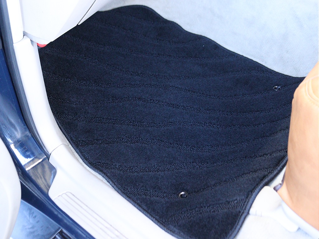 丸目がキュートな106が大人気のアルルブルー×各部ブラック仕様にて入庫です！