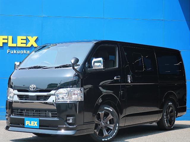 ダークプライムⅡ標準ボディをベースに床張りに施されたFLEXフローリングパッケージ！新車カスタムハイエースをロープライスでご提供！