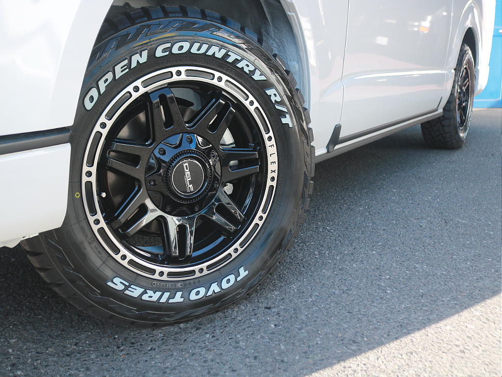 オフロード感のあるFLEX　Delf04　16インチアルミを装着！　タイヤはTOYO　オープンカントリーブロックタイヤを合わせました！