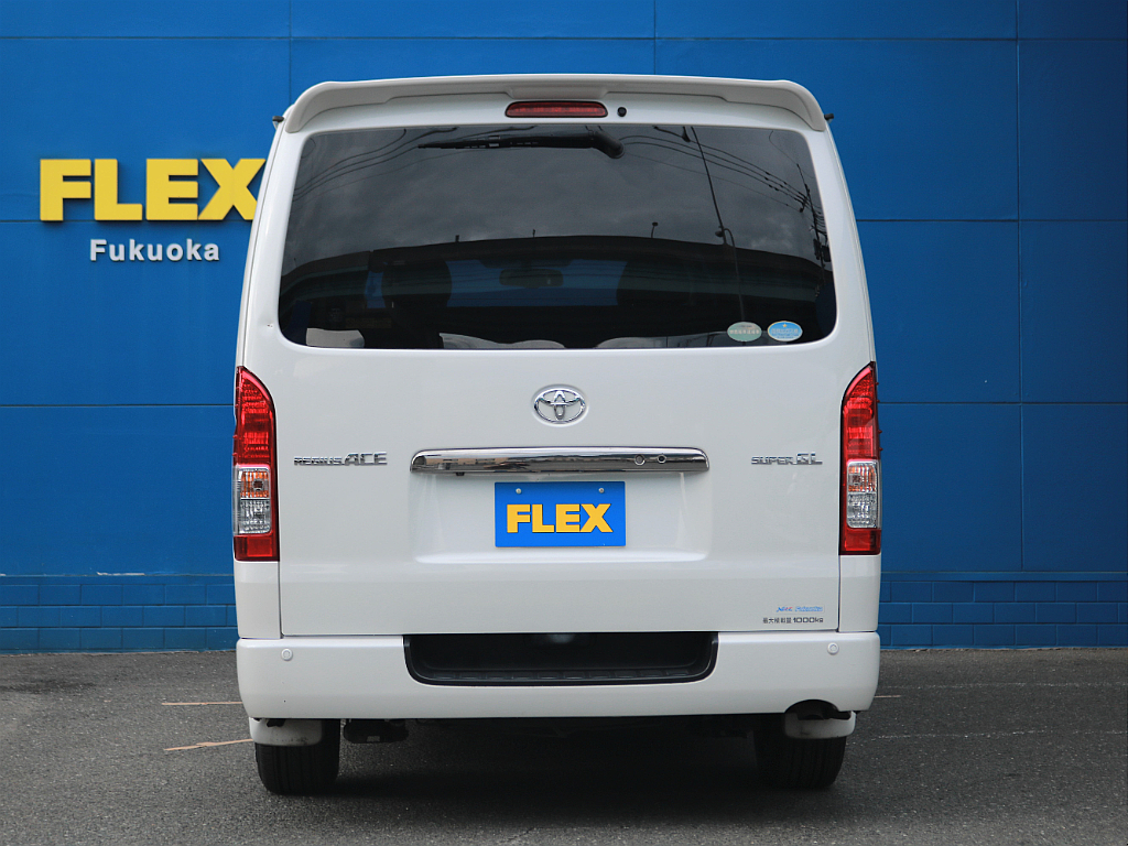 ハイエースをお探しなら専門店のFLEXハイエース福岡店まで！　福岡店の展示車両は勿論、全国のFLEXが保有するハイエースの中から貴方にぴったりの一台をお探し致します！