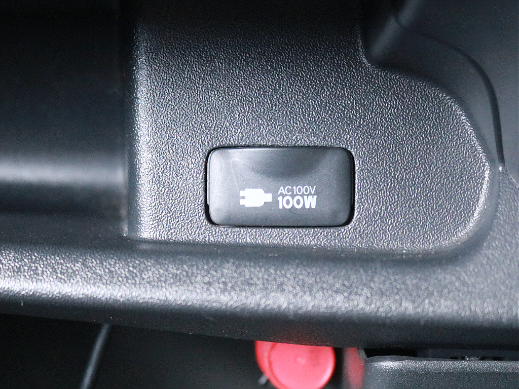 AC100Vアクセサリーコネクター・SRSエアバッグ・HIDヘッドライトの新車時メーカーオプションも完備。