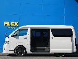 メーカーオプションのパワースライドドアを完備！　パワースライドドアの開閉は運転席操作部からも可能です。