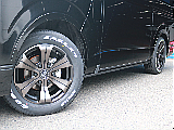 FLEXアーバングランデ17インチアルミを装着！　タイヤはナスカーホワイトレタータイヤを合わせました。