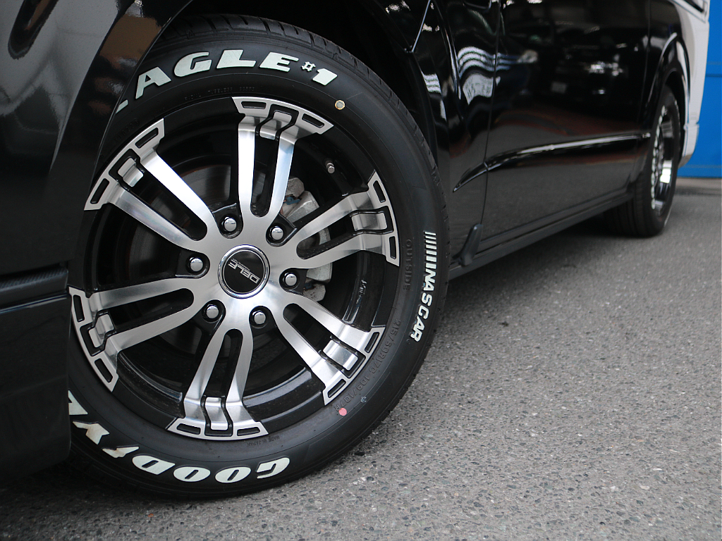FLEXオリジナル人気のDelf02　17インチアルミを装着済み！　タイヤはナスカーホワイトレタータイヤを合わせています。