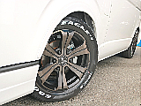 FLEXアーバングランデ17インチアルミを装着！　タイヤはナスカーホワイトレタータイヤを合わせました。