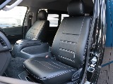 FLEXオリジナルレザー調シートカバーを装着！　車内の高級感を演出すると共に、純正シートの保護効果も期待出来ます
