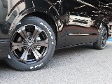 FLEXオリジナルカラー　アーバングランデ17インチAWを装着！　タイヤは人気のナスカーホワイトレタータイヤを合わせています！