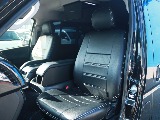 FLEXレザー調シートカバーを装着済み！　車内の高級感を演出すると共に、純正シートの保護効果も期待出来ます。