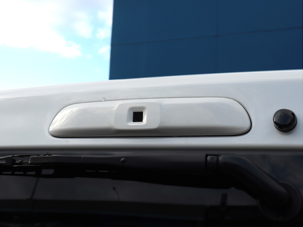 インテリジェントクリアランスソナーは、駐車時など、低速走行時における衝突を緩和し、被害軽減に寄与するシステムです。
