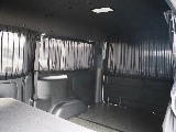 間仕切りカーテンやリア5面カーテンも装備されている為 車中泊にもってこい！！