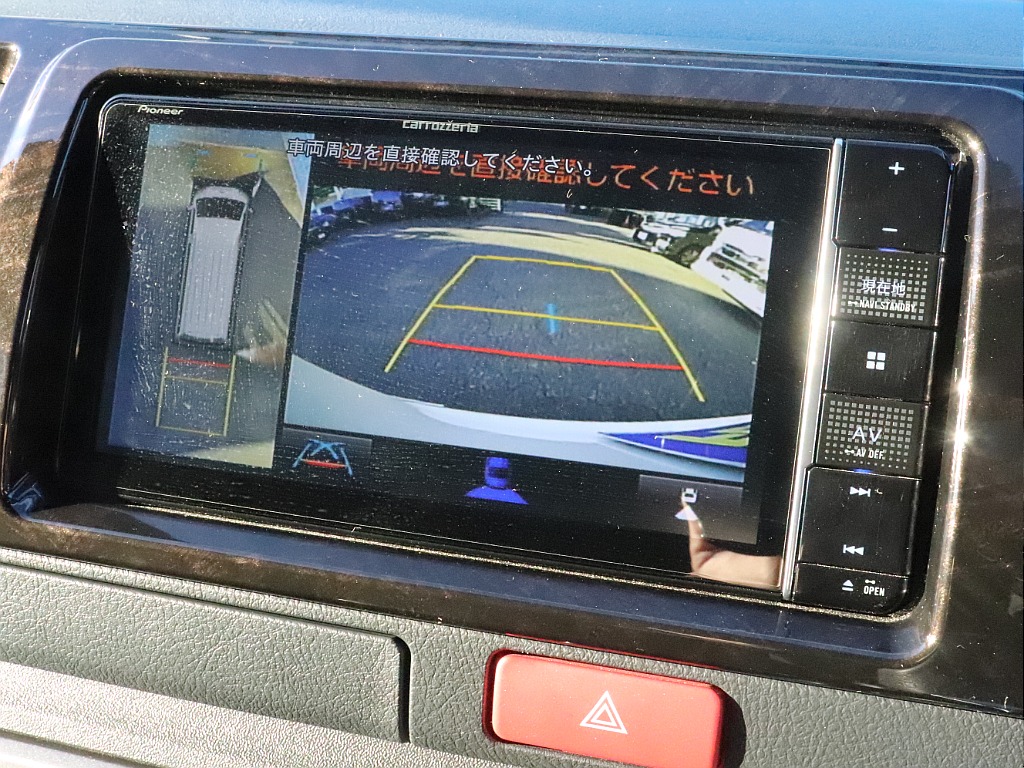 カロッツェリア楽ナビ(RW812-D)バックカメラやパノラミックビューモニターの映像はナビモニターに描写されます。