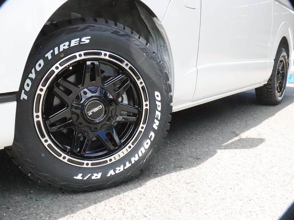 足回りには、Delf04　AWを装着しTOYOオープンカントリータイヤをインストール！