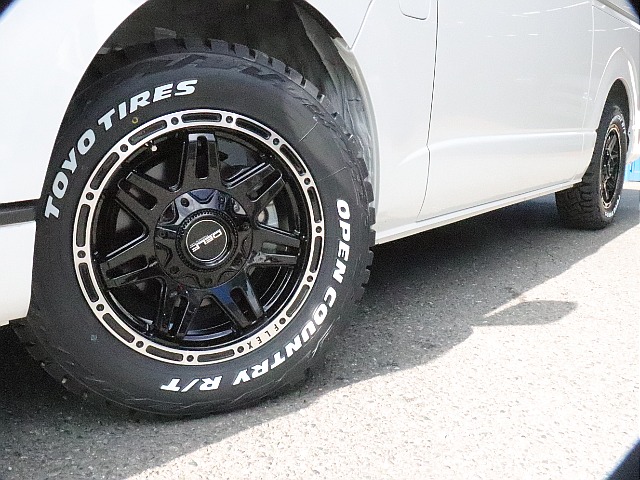 足回りには、Delf04　AWを装着しTOYOオープンカントリータイヤをインストール！