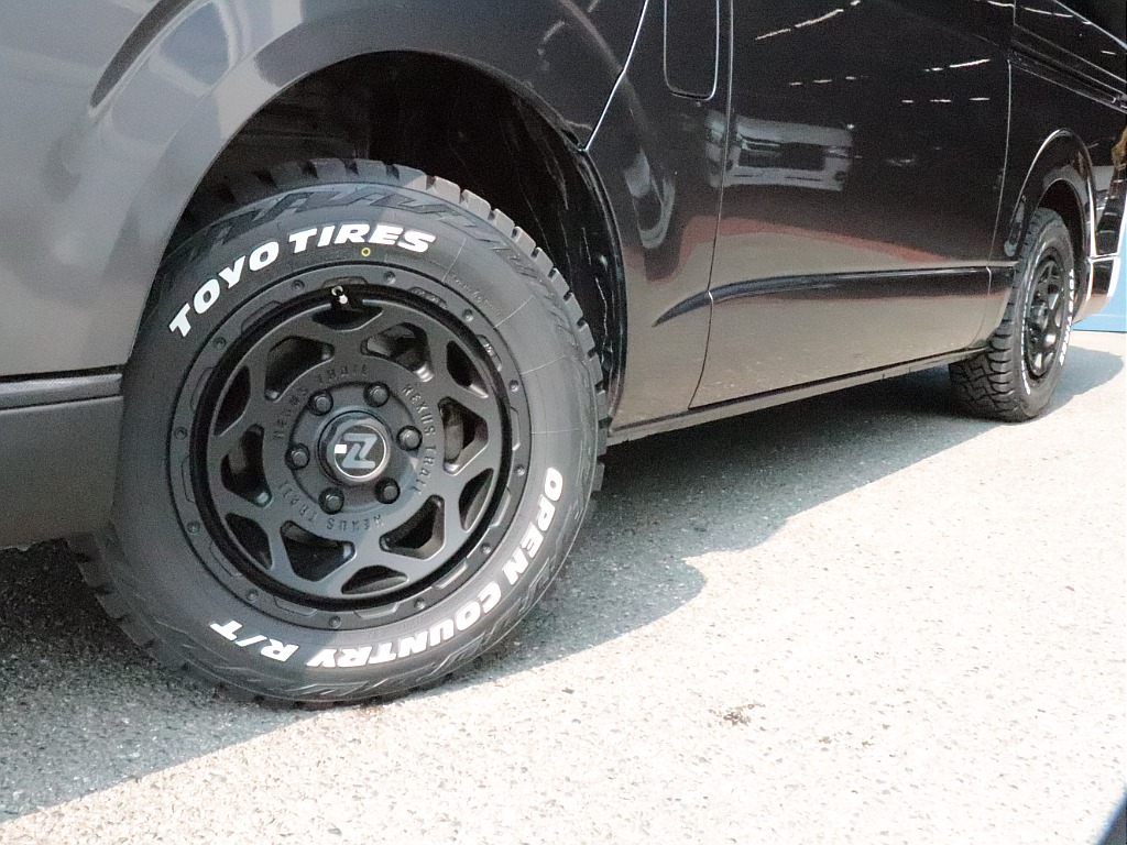 トヨタ ハイエースバン(3枚目)