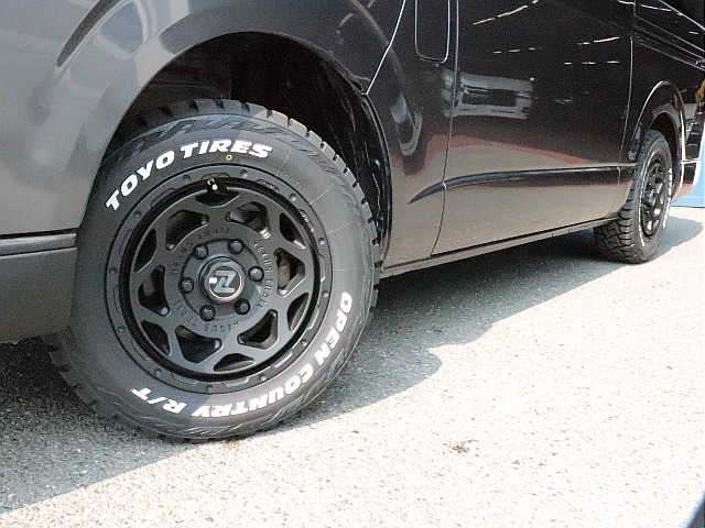 足回りには、ネクサストレイルNT1を装着し、TOYOオープンカントリータイヤをインストール！
