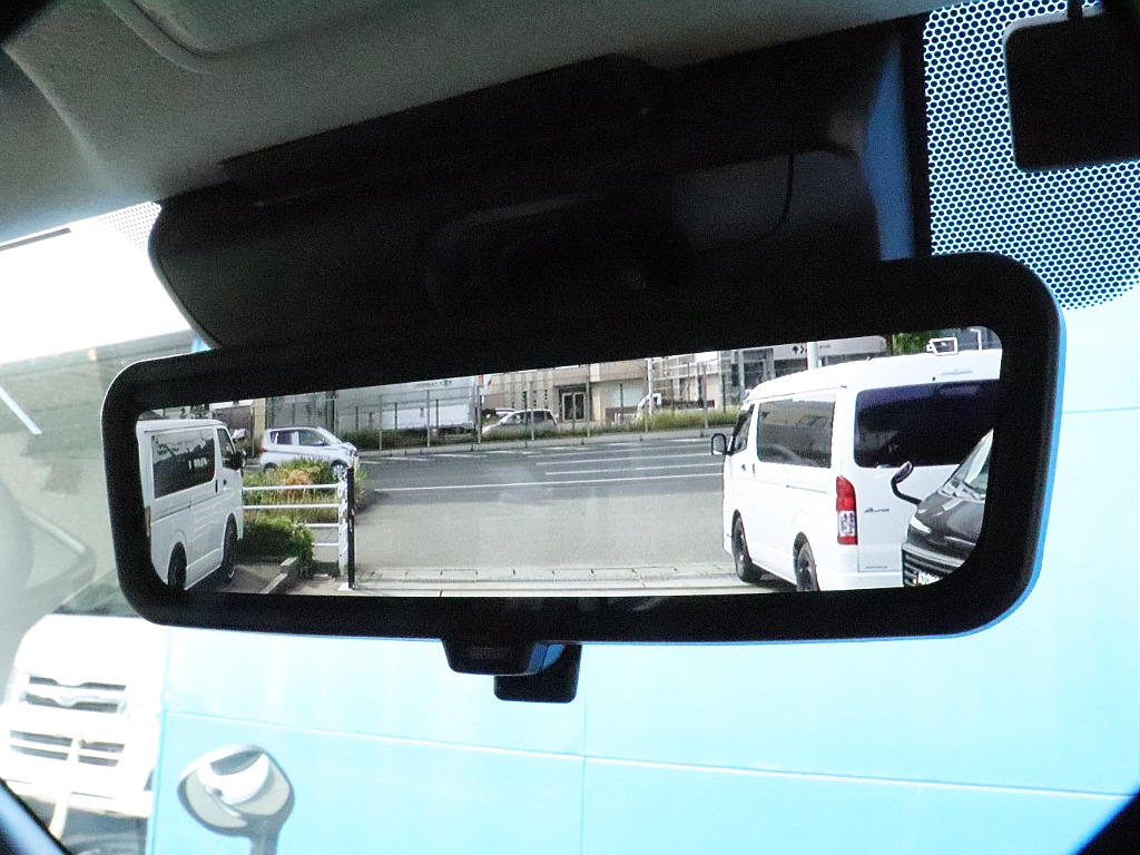デジタルインナーミラーは、後部座席の乗員や荷物で視界が遮られることがありません♪