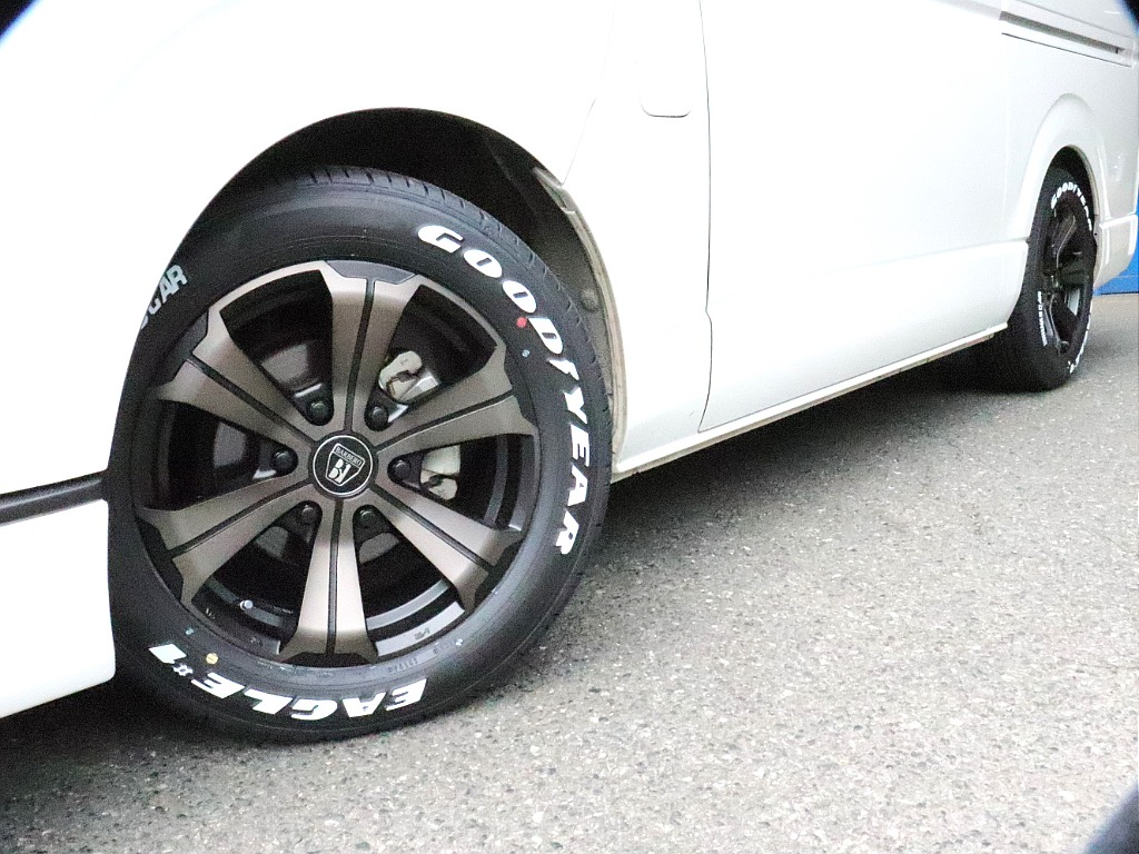 トヨタ ハイエースバン(4枚目)