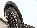 視覚的ローダウン効果のあるオーバーフェンダー(マットブラック)を装着！