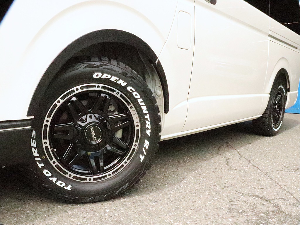 足回りには、Delf04　16インチAW、TOYOオープンカントリータイヤをインストール！！