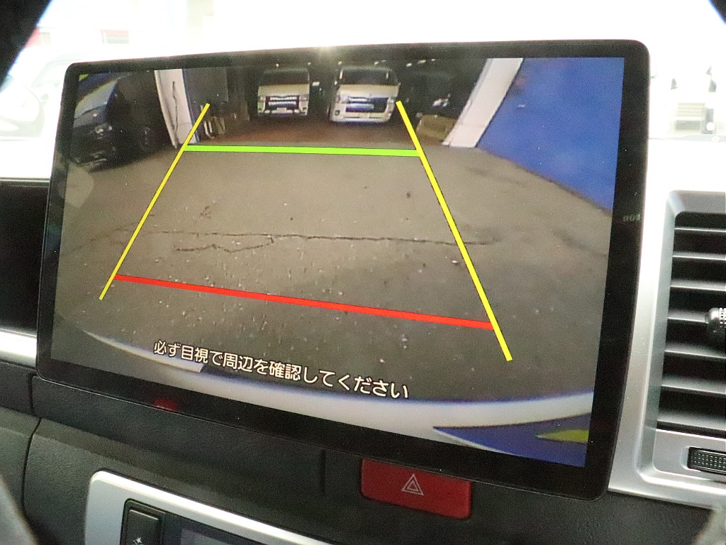 ストラーダ10型ナビ(CN-FLX10D)搭載！バックカメラ、もあるので駐車時も安心です♪
