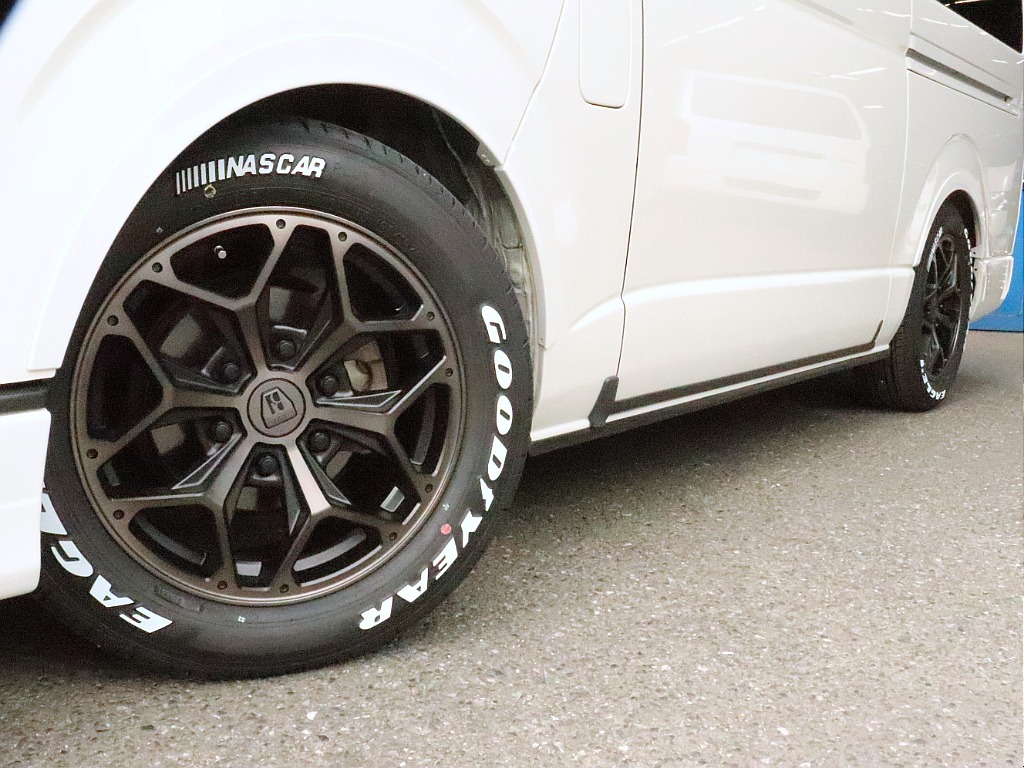 トヨタ ハイエースバン(4枚目)