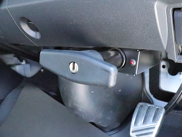 ブレーキロックシステムも装備されています♪