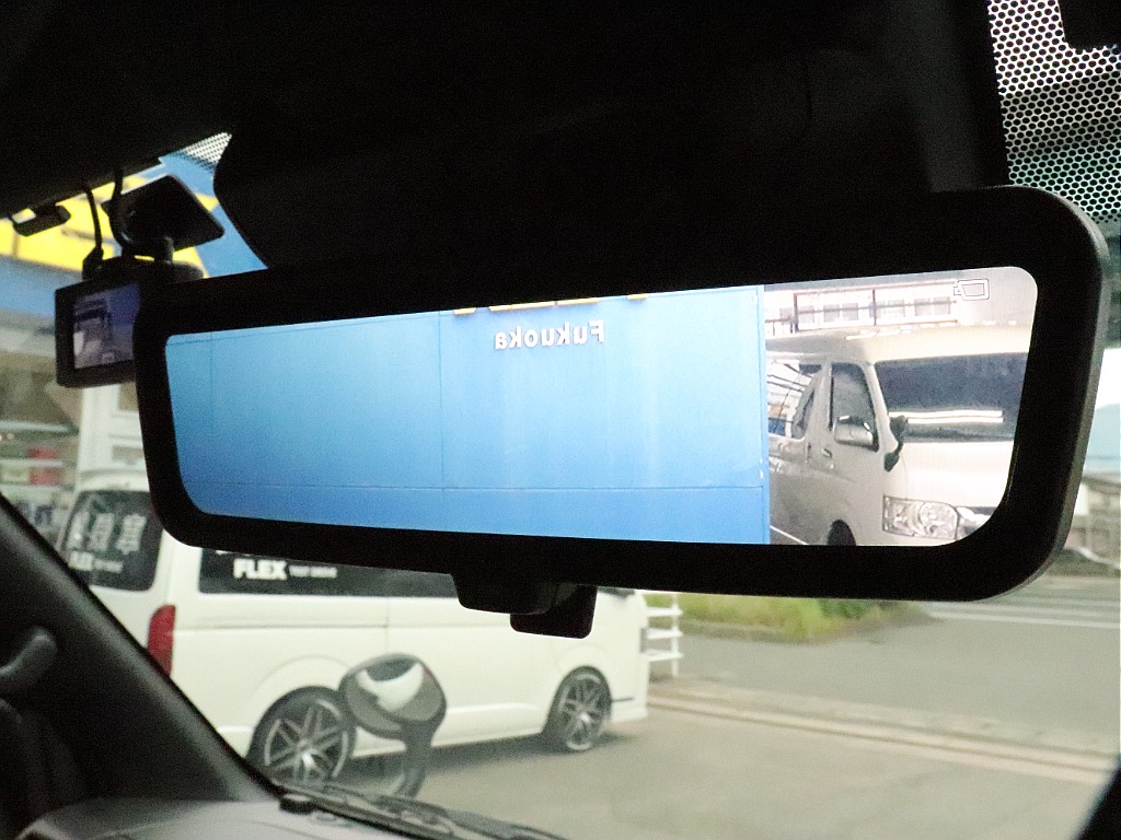 メーカーオプションのデジタルインナーミラー
