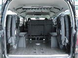 最後部シートを跳ね上げることによって、お荷物スペースも確保できます♪
