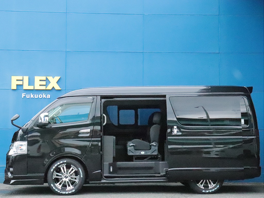 メーカーオプションのパワースライドドア完備！