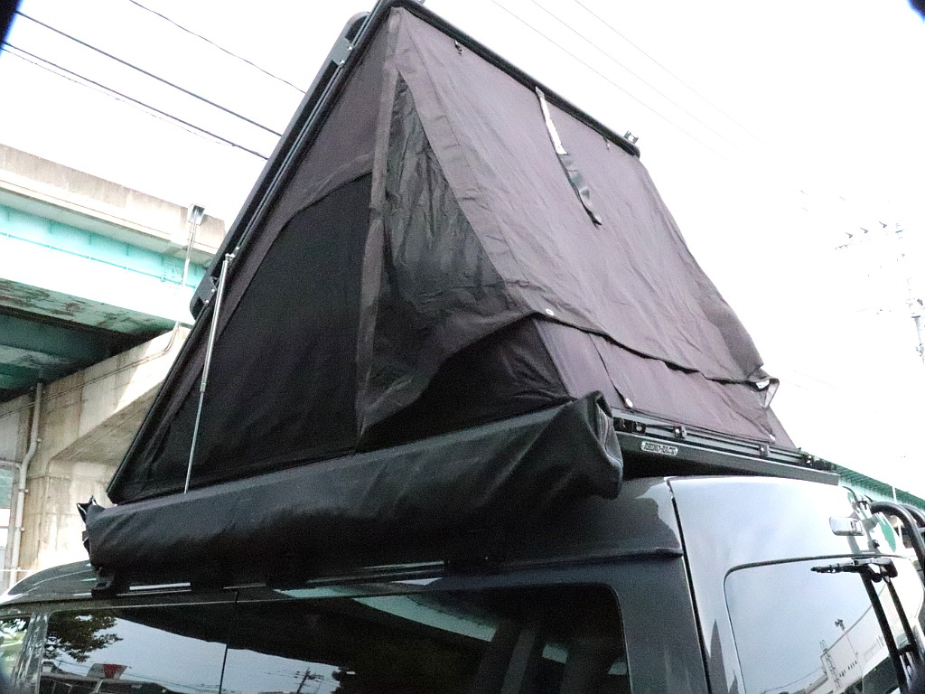 GIWORKSサイドオーニングも完備されている大満足キャンプ仕様