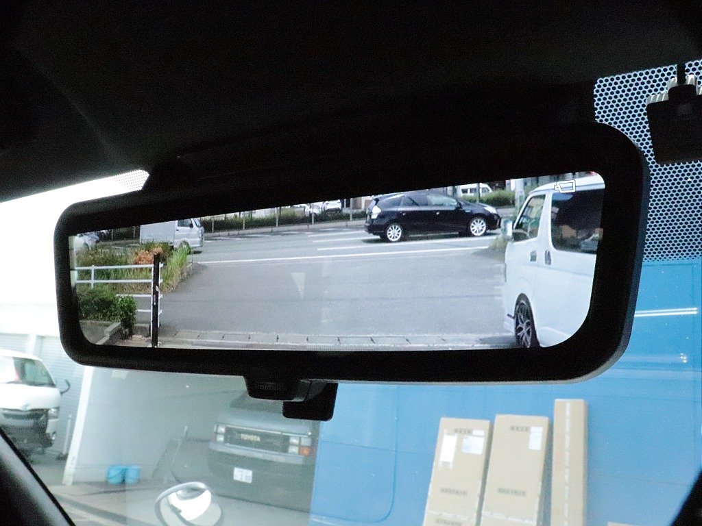 メーカーオプションのデジタルインナーミラー！