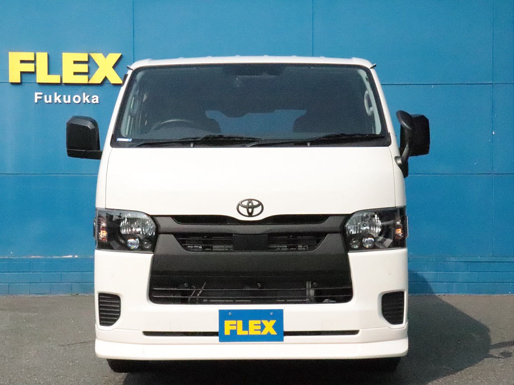 新車！ハイエースバン2.8DX！高出力ディーゼルターボ！ブラックパッケージ！！リヤクーラー・リヤヒーター付き！床張り施工☆