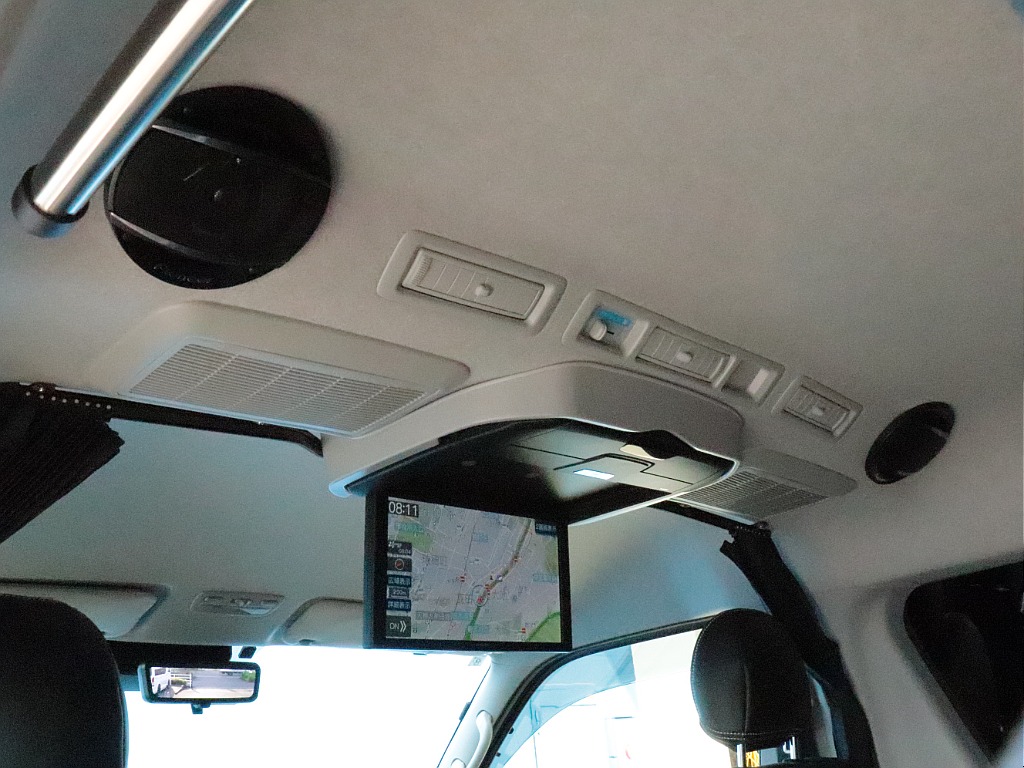 ルーフスピーカー、ウーファー等音響機器が充実！！