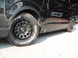 足回りには、バトルシップネオ16インチAWを装着し、TOYOオープンカントリータイヤをインストール！