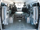 最後部シートを跳ね上げる事によってお荷物スペースを確保できます！