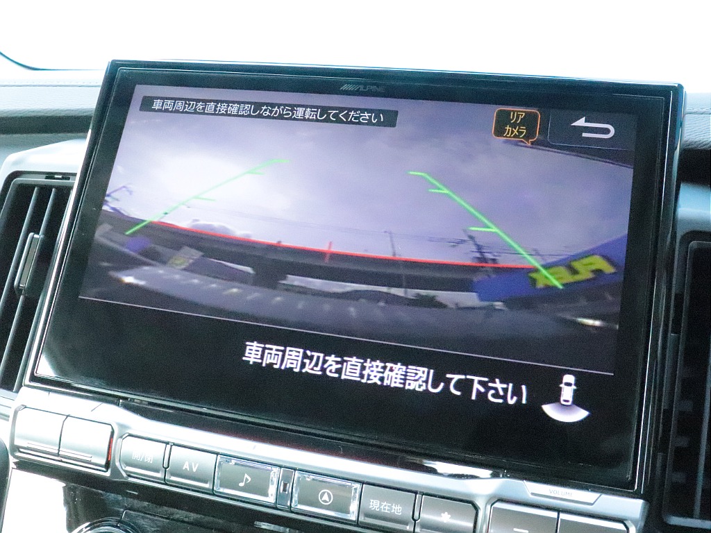 バックカメラは駐車時のサポートをしてくれます♪