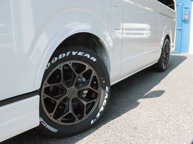 FLEXオリジナルNEWホイール【バルベロスタイリングHEX17インチAW】、ナスカーホワイトレタータイヤをインストール！