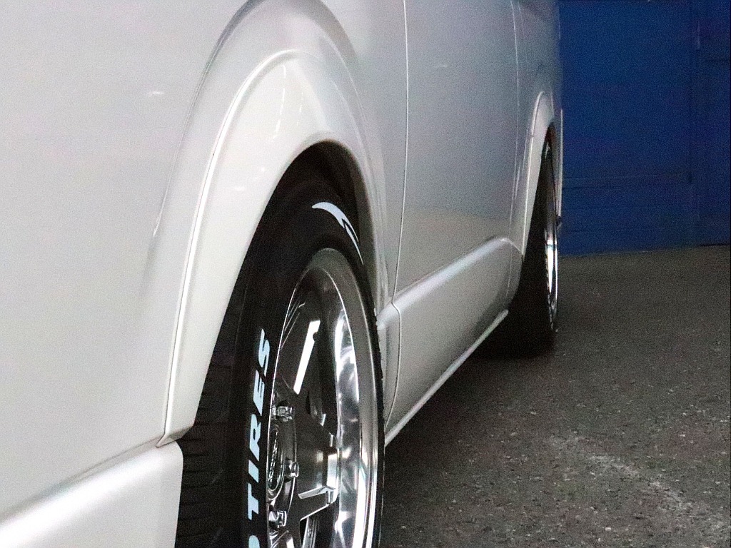 トヨタ ハイエースバン(4枚目)