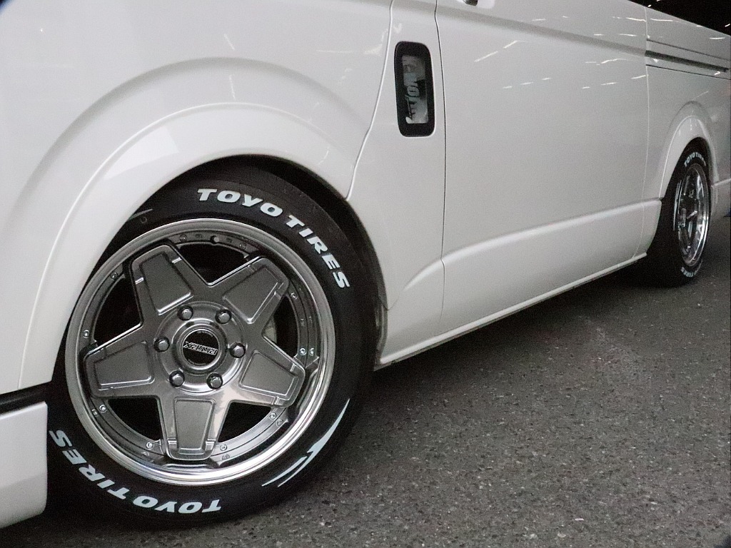 トヨタ ハイエースバン(5枚目)