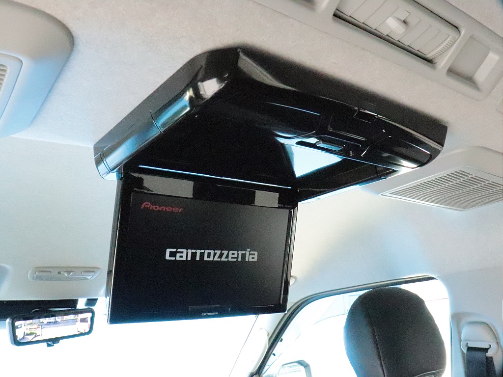 カロッツェリア10.5型フリップダウンモニターで後席ゲストも退屈させません♪