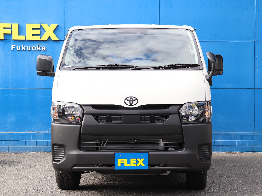 純正DXの素っ気ない車内から一変した、優しく温かな雰囲気!福岡店にて展示中お気軽にお問い合わせください。
