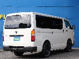 温かみのある木材が、車内にまるでカフェのような心地よさを演出します♪