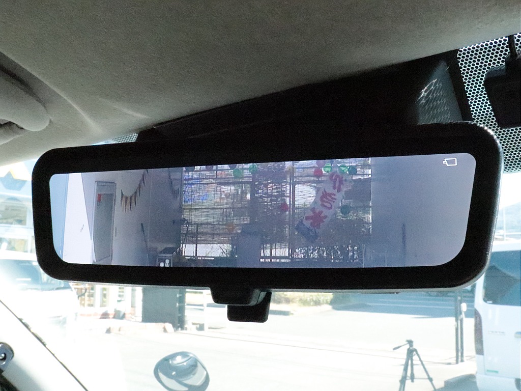 デジタルインナーミラーは、車両後方の映像をミラーに映し出してくれます！