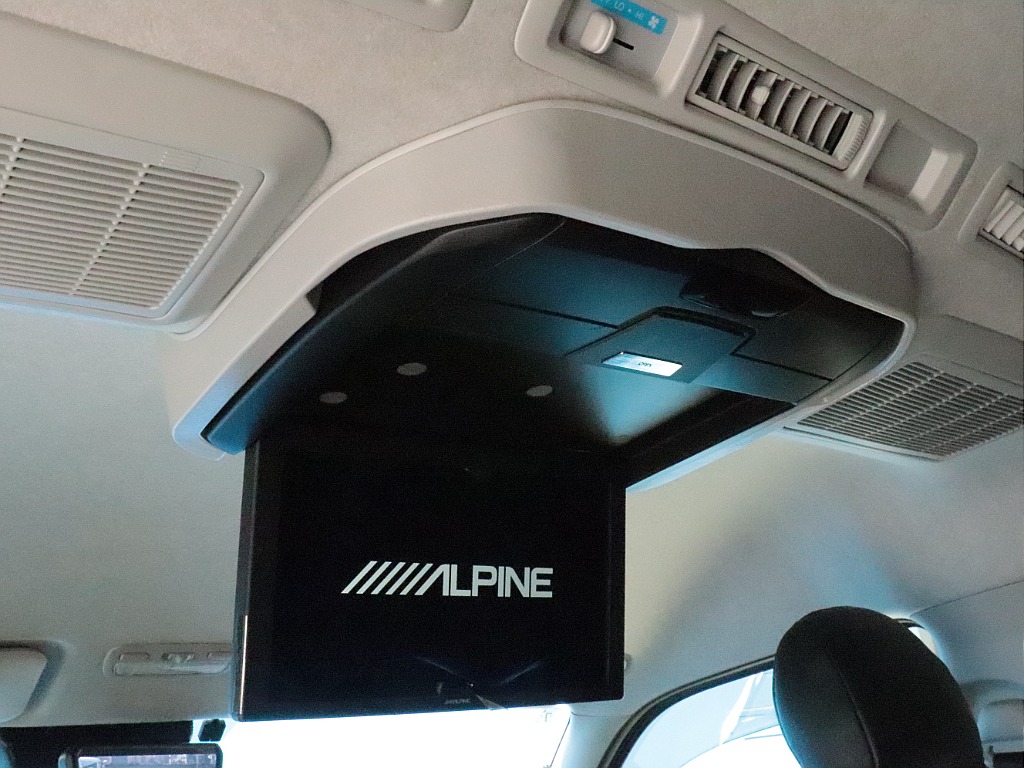 ALPINE１２．８型後席モニター（RXH12X-L）搭載！後席ゲストも退屈させません♪