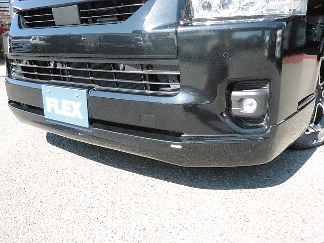 ４１５COBRAフロントリップを装着し引き締まったフロントフェイスを演出。