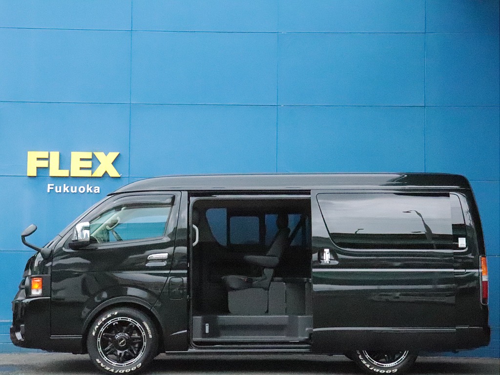 メーカーオプションのパワースライドドドア完備！