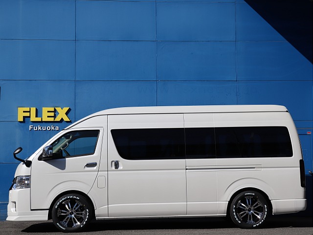 車高は1.5インチローダウン施工済みなので日々の乗り降りを楽にしてくれます♪