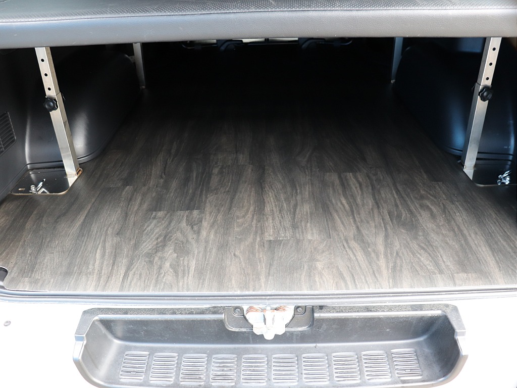 車内床には、CFカーゴマットを装着しているのでお手入れ楽々です♪
