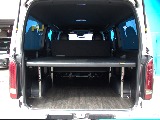 後部にはベッドキット設置で車中泊にも対応可能！