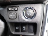 プッシュスタートスマートエントリー！自動ドアの開閉操作は運転席からも可能です